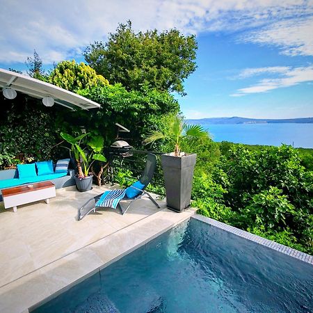 Art Gallery House With A Small Relaxing Pool Цриквеница Экстерьер фото