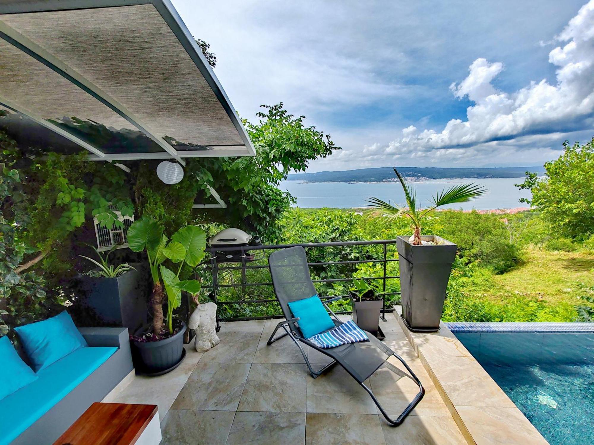Art Gallery House With A Small Relaxing Pool Цриквеница Экстерьер фото