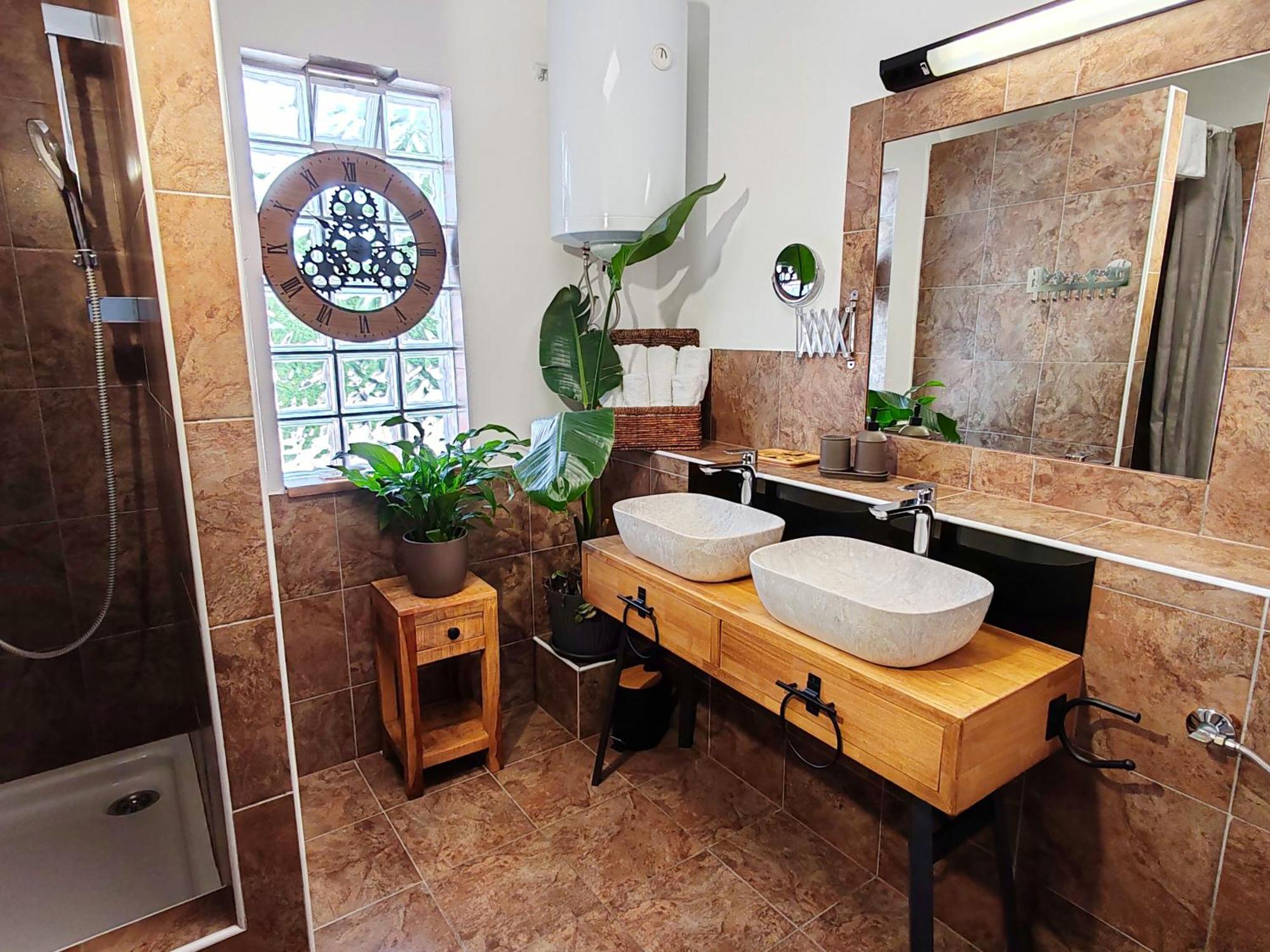 Art Gallery House With A Small Relaxing Pool Цриквеница Экстерьер фото