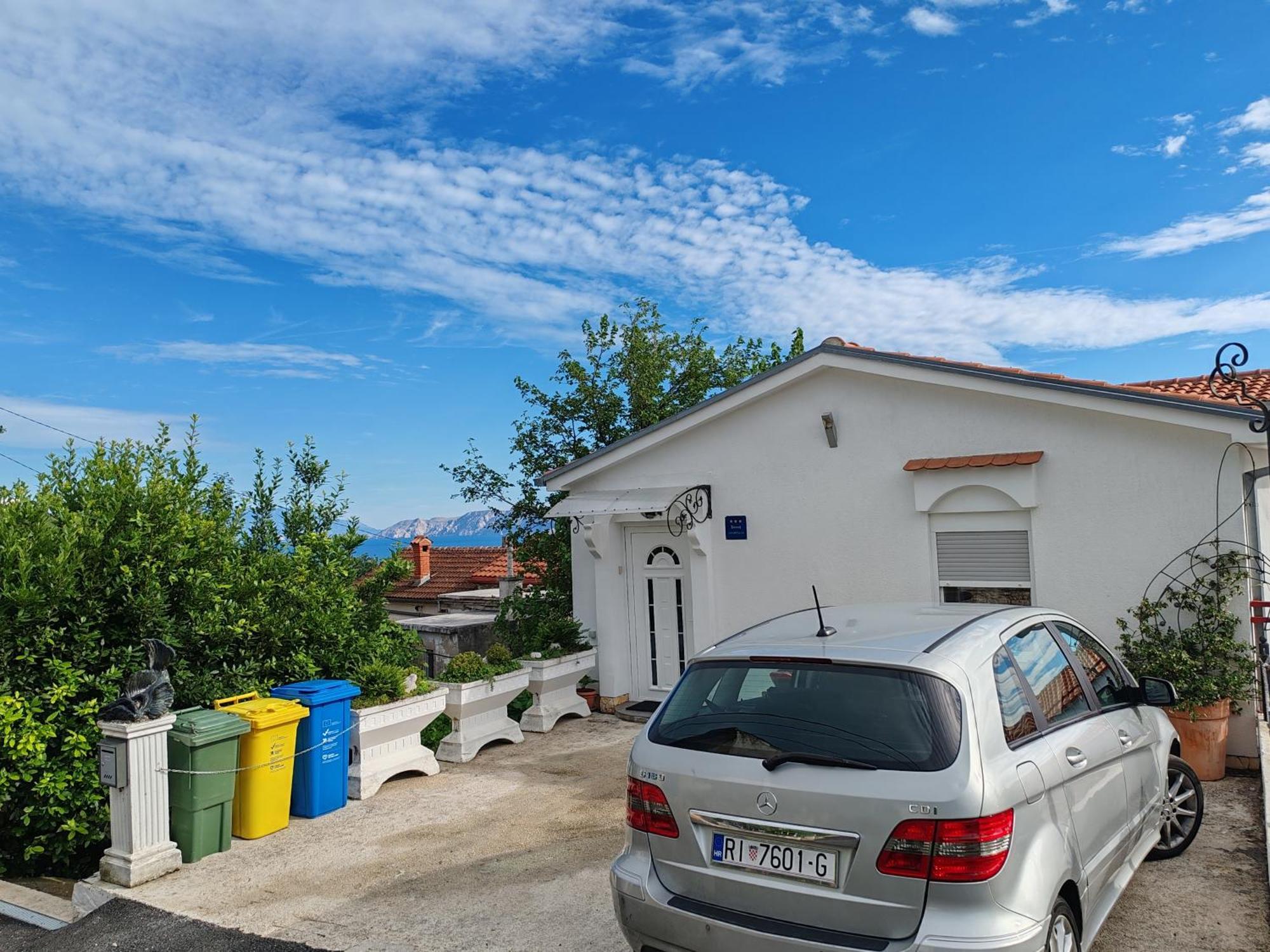 Art Gallery House With A Small Relaxing Pool Цриквеница Экстерьер фото