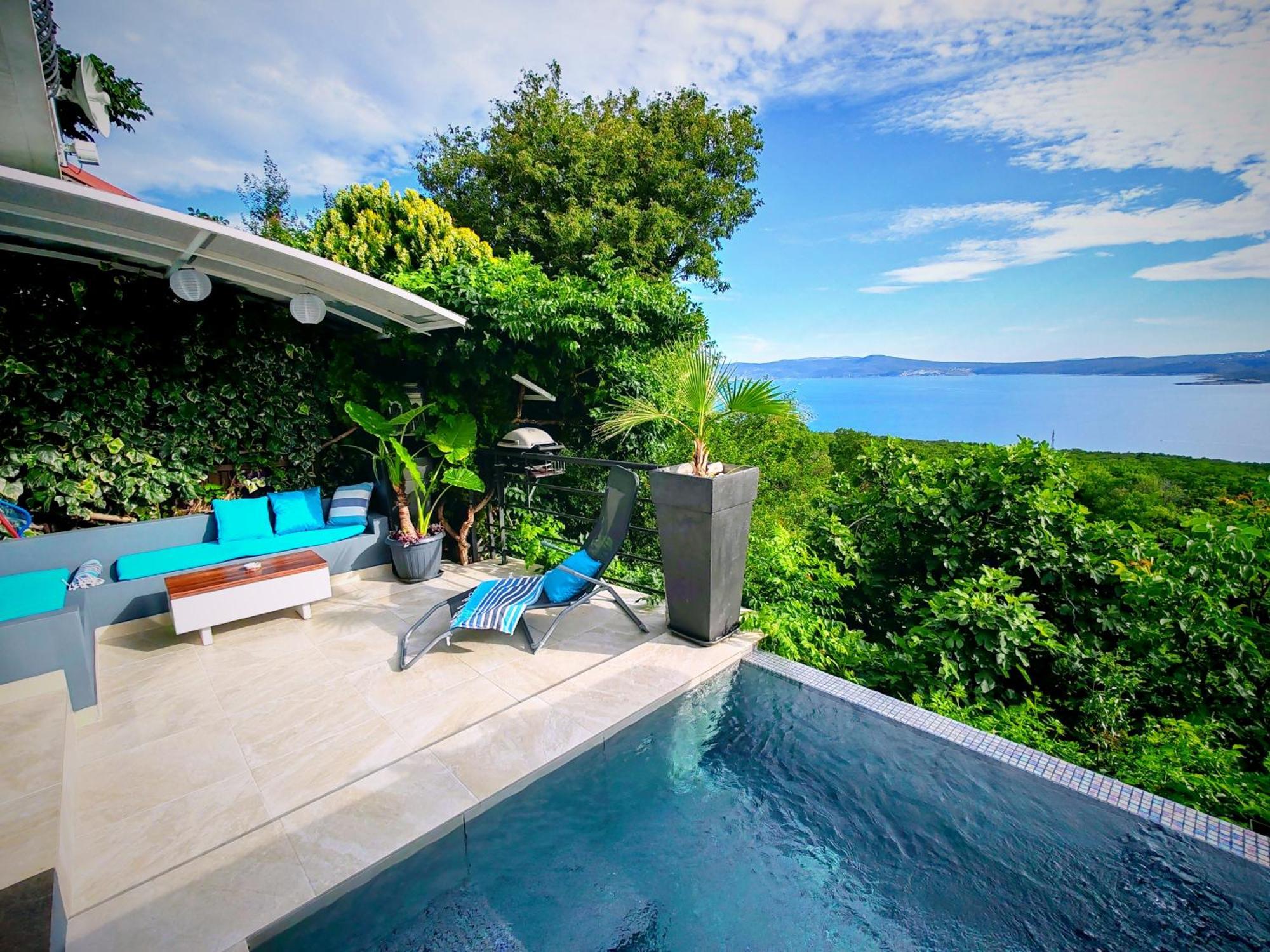 Art Gallery House With A Small Relaxing Pool Цриквеница Экстерьер фото