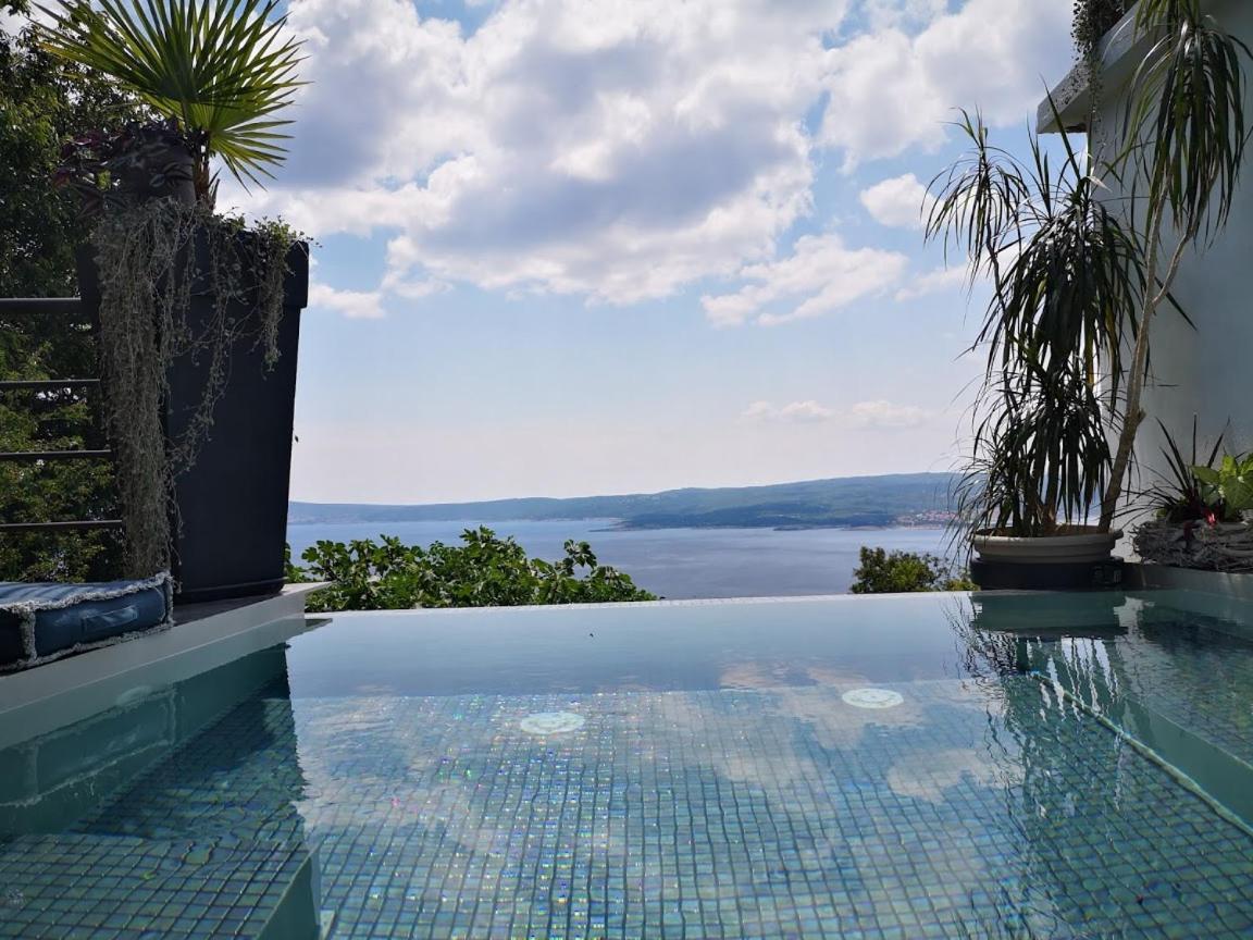 Art Gallery House With A Small Relaxing Pool Цриквеница Экстерьер фото